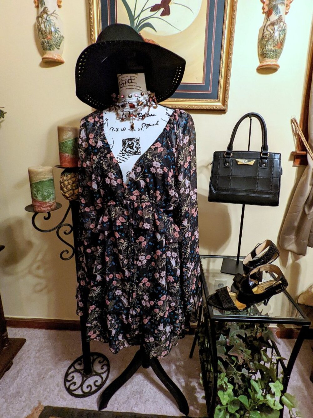 Umgee Black Floral Print Dress w/Bell Sleeves, LARGE - Excellent Pre-owned!